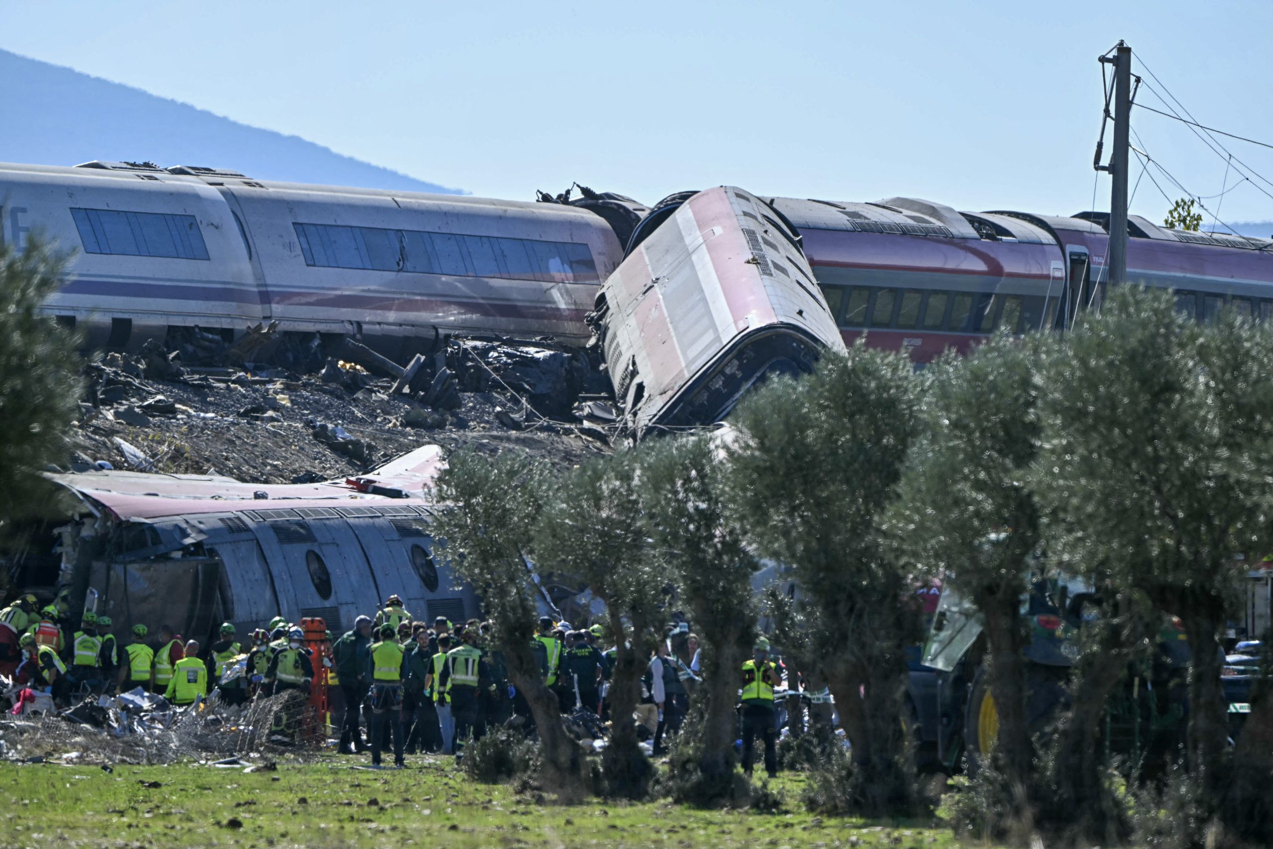 Dozens killed after two high-speed trains collide in central Spain — Woodbury Community news